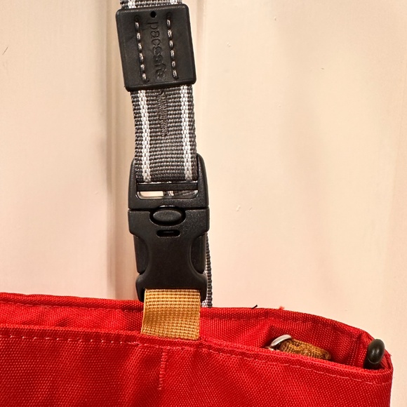 *BNWT* Pacsafe Anti-theft Tote - Picture 5 of 10